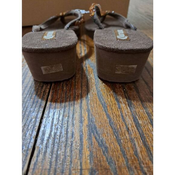 New Size 7 Corona Marcas Modelo Embellished Brown Flip Flops Wedge Heel 2008 - Picture 4 of 7
